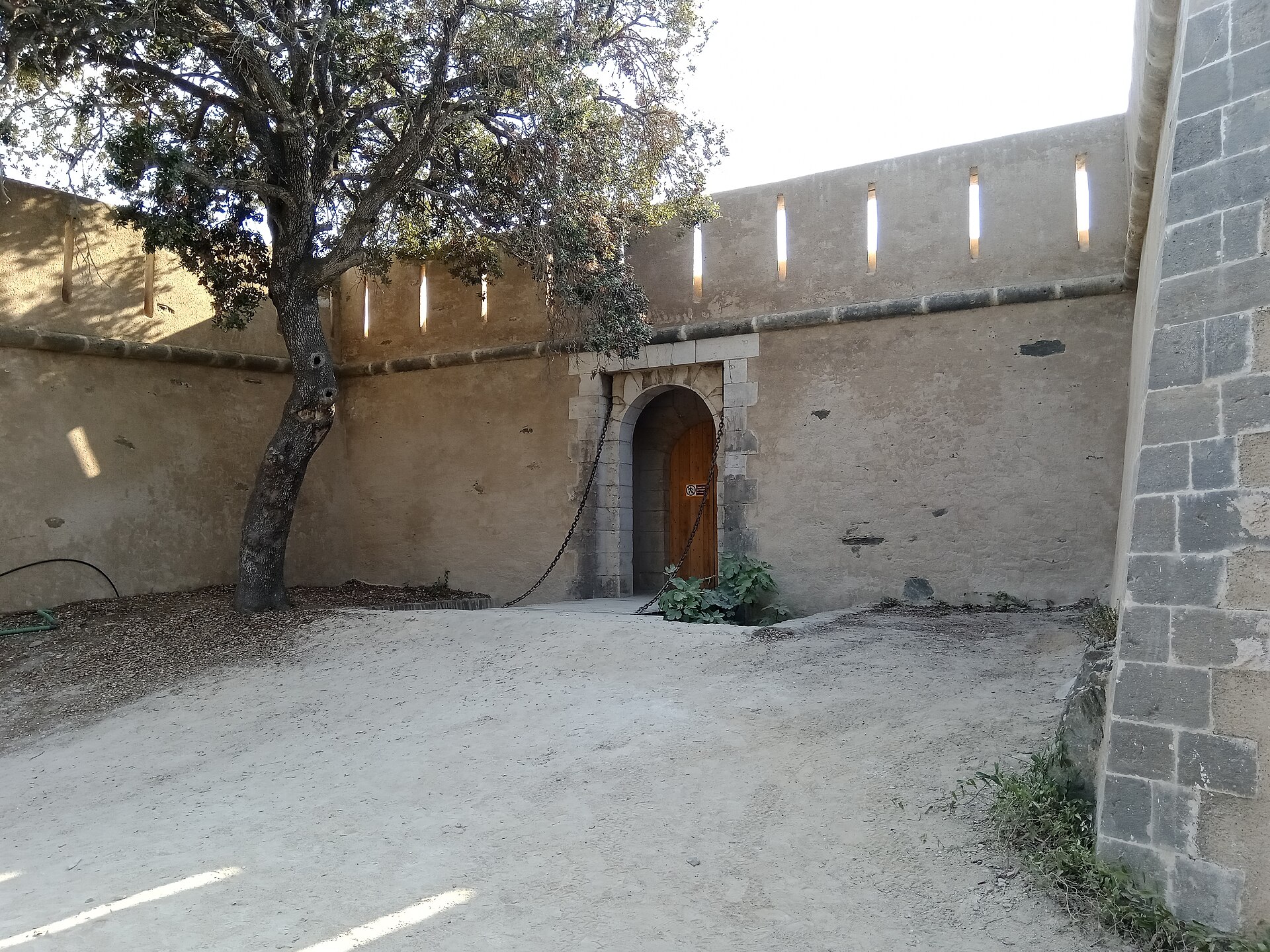 L'entrée du fort du Moulin à Port-Cros